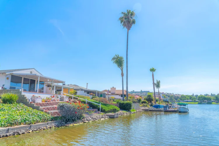 Waterfront homes, gardens, and palm trees beside Lake San Marcos in San Diego County.